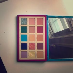 Natasha Denona tropic eyeshadow palette